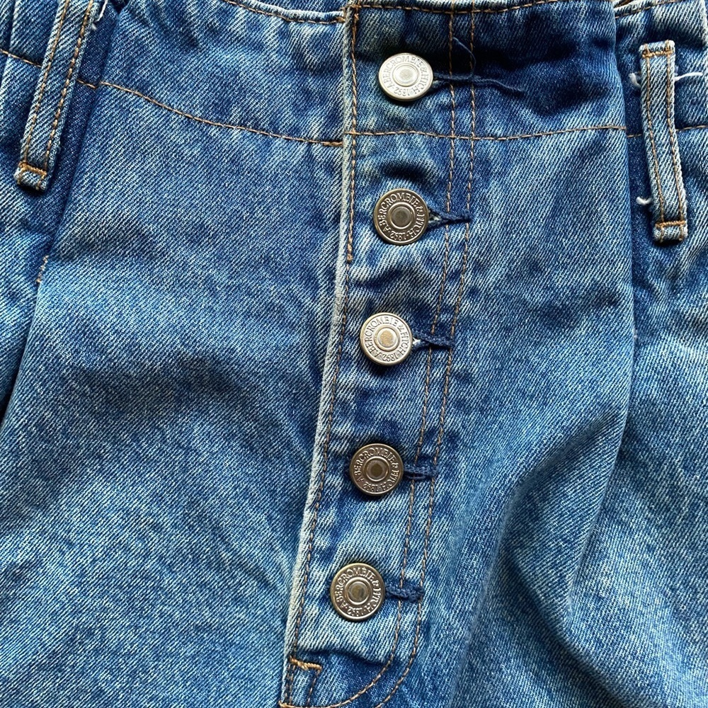 Abercrombie and Fitch Natural Rise Shorts - Picture 6 of 6